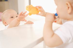 Dạy con chia sẻ đồ chơi: làm sao cho đúng?