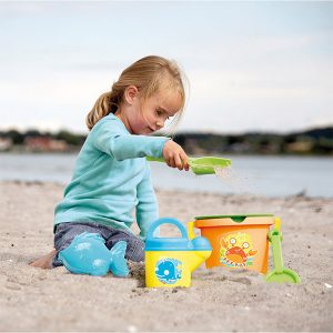 Những lợi ích khi trẻ được nghịch cát thường xuyên